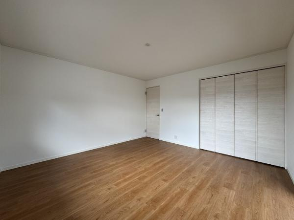 赤磐市桜が丘西　リフォーム済み　中古住宅【仲介手数料無料】の洋室