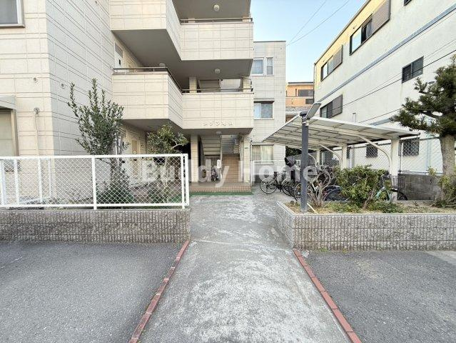メゾン亀山のエントランス