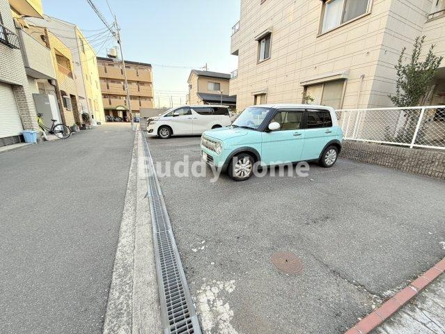 メゾン亀山の駐車場