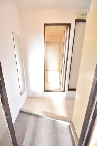 大阪市都島区片町１丁目の賃貸マンションの玄関