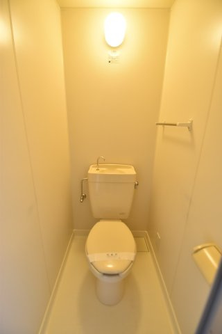 大阪市都島区片町１丁目の賃貸マンションのトイレ