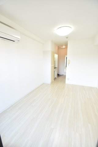 大阪市都島区片町１丁目の賃貸マンションの居間・リビング