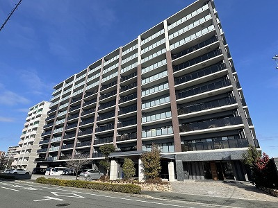 プラネスト菊陽の外観|モダンテイストとスタイリッシュさを引き立てる、デザイン性の高いマリオン。