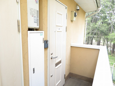 【玄関】 | ロッシェル北里Ⅰ号棟 | 収納もある玄関です