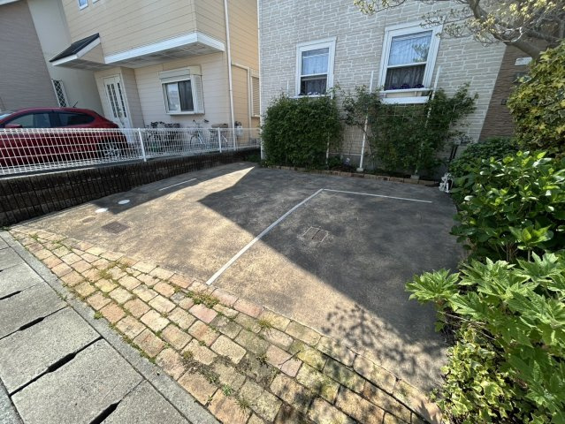 垂水区泉が丘　中古戸建の駐車場