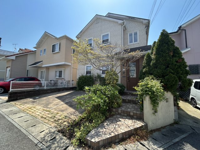 垂水区泉が丘　中古戸建の駐車場