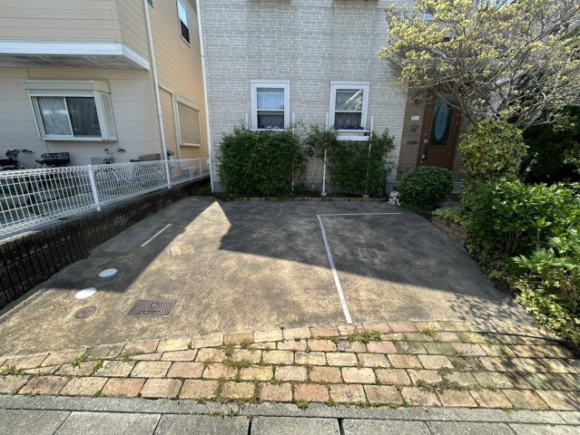 垂水区泉が丘　中古戸建の駐車場