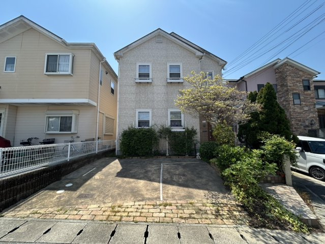 垂水区泉が丘　中古戸建の駐車場