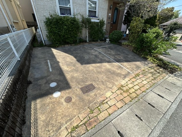 垂水区泉が丘　中古戸建の駐車場