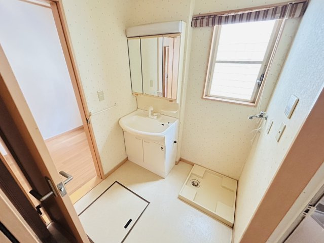 垂水区泉が丘　中古戸建の独立洗面台