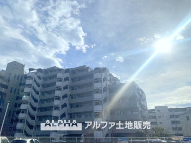 第一ハイツ立川マグノリアガーデンの外観|【Entrance】
◆エントランス◆管理の行き届いた綺麗なエントランスは、扉を開けると温もりと幸せと楽しさいっぱいの我が家に帰ってきたんだなと落ち着く瞬間。