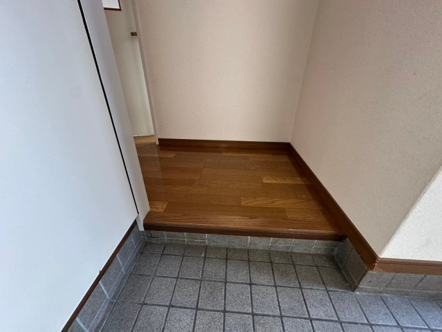 コーポラスF3の玄関