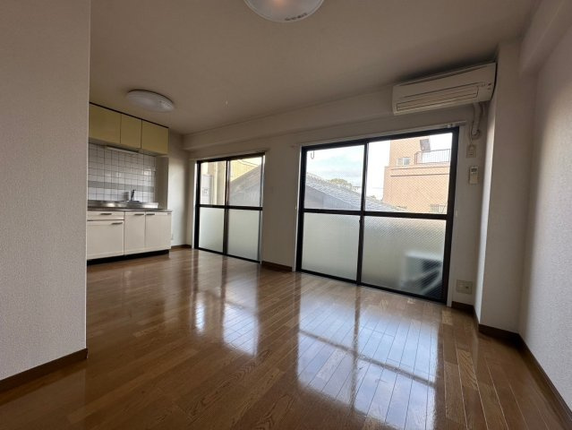 コーポラスF3の居間・リビング