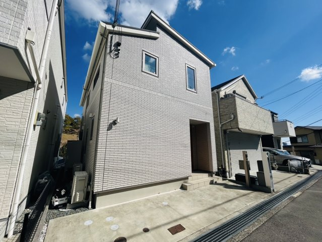 長田区西山町４丁目　中古戸建の前面道路含む現地写真