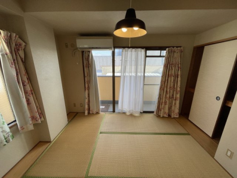 東芦屋マンションの居間・リビング