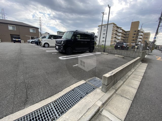 ローゼラルジュの駐車場