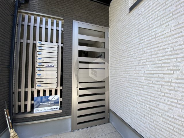 F asesia近大前のエントランス