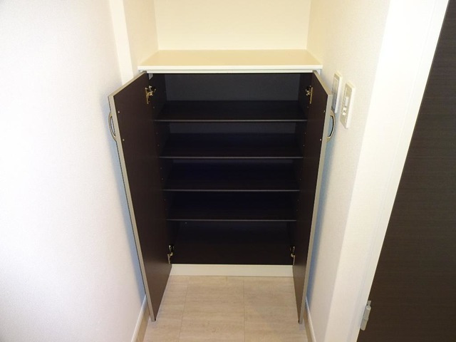 ＬＩＮＥの玄関|下駄箱