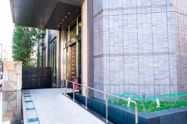  | 【エントランス外観】都心邸宅としてのしつらえを求めた、上品なエントランスアプローチです！