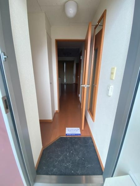 レオパレスラフォーレ風早Ⅱの玄関