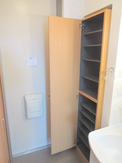 リーヴァ・ロッシュの収納|靴もたくさん入るシューズボックス