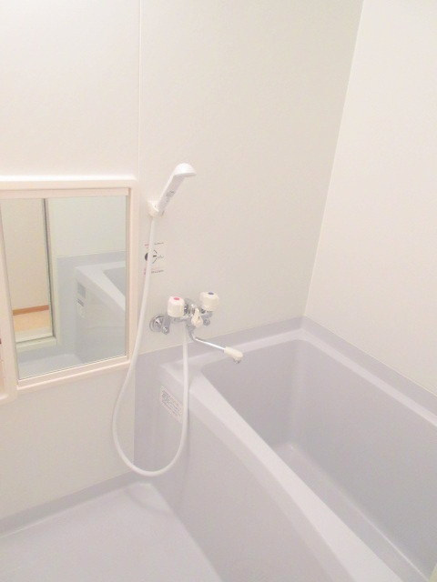 リーヴァ・ロッシュの浴室|ゆとりあるお風呂で一日の疲れを癒しましょう