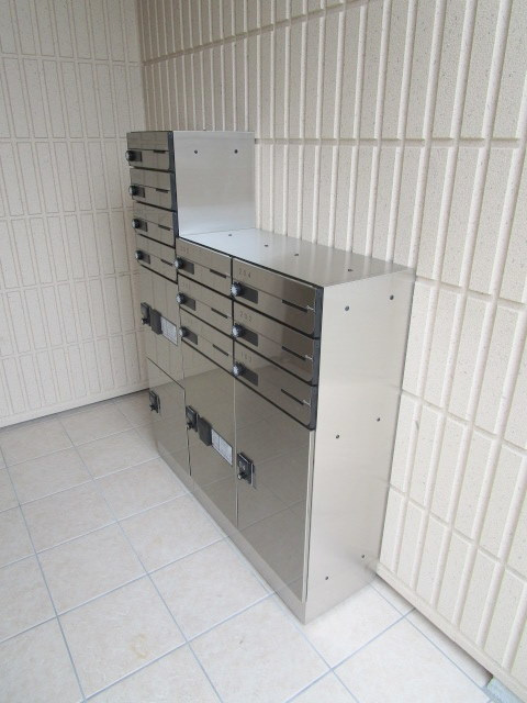 Ｆパーク三ツ沢のその他共用部分|メールボックスと宅配ボックス