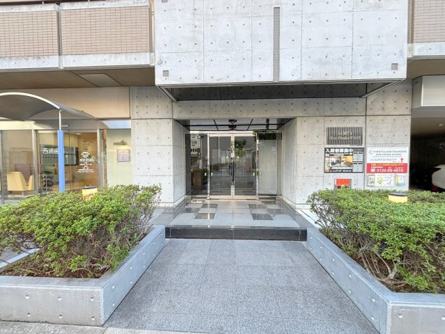 パークモダン新大阪のエントランス