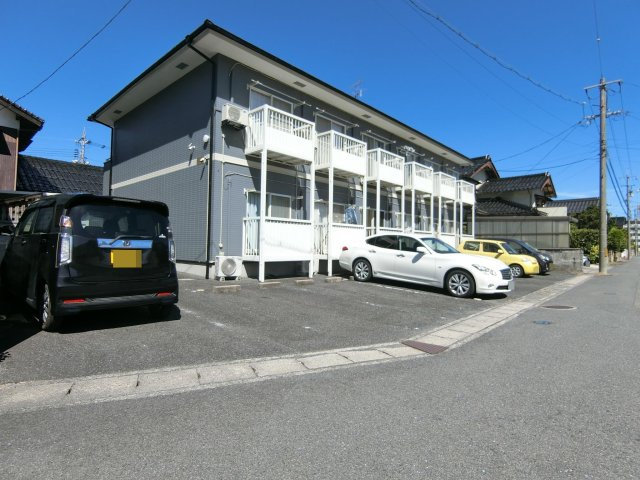 カピリナの駐車場