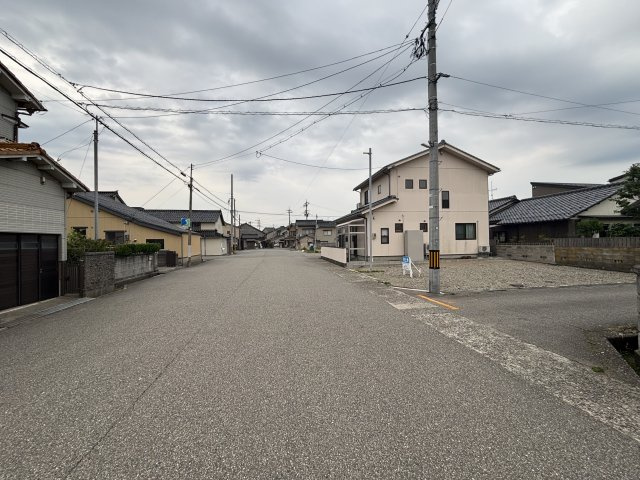 金沢市金石西　土地の前面道路含む現地写真