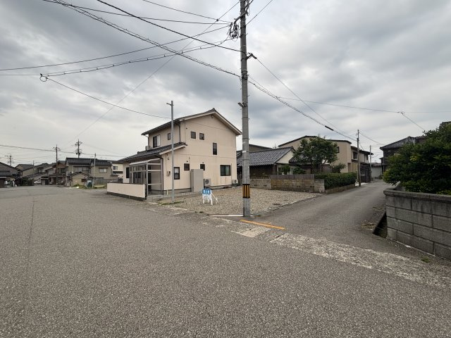 金沢市金石西　土地の前面道路含む現地写真