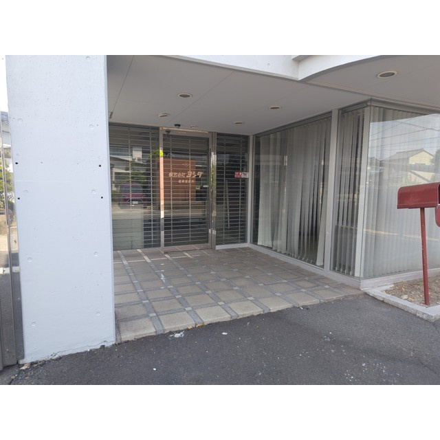 岐阜市本荘町の店舗一部のエントランス