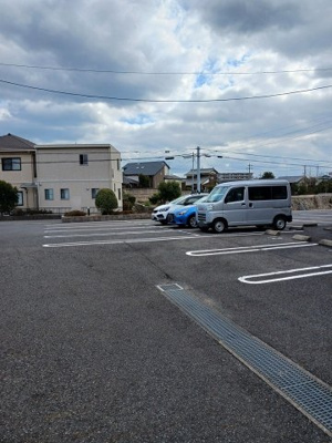 【駐車場】 | シャイニー・ウィングス　Ｂ