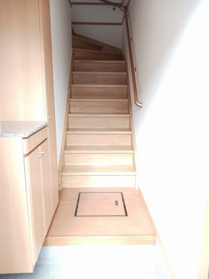 【玄関】 | シャイニー・ウィングス　Ｂ