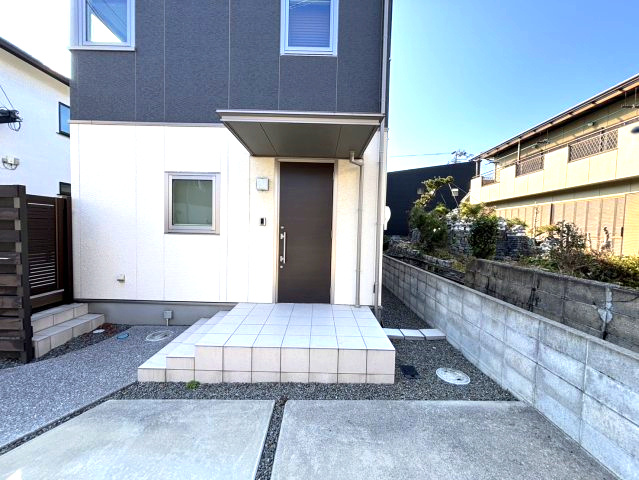 久保田町中古戸建の玄関