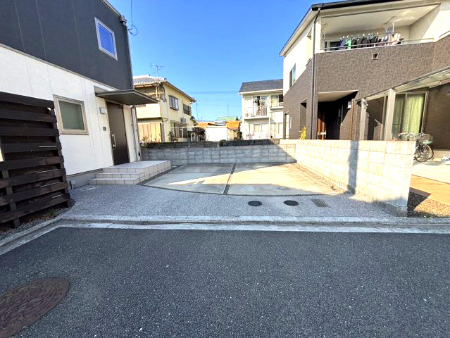 久保田町中古戸建の駐車場