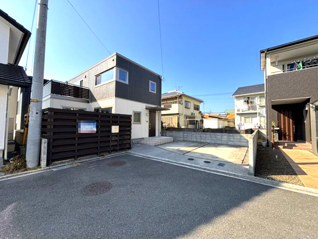 久保田町中古戸建の前面道路含む現地写真