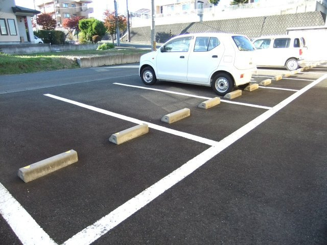 コーポヤマトの駐車場