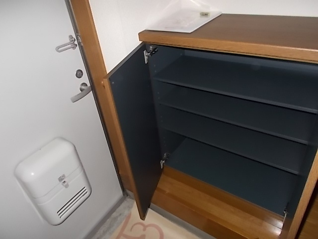 コーポヤマトの玄関