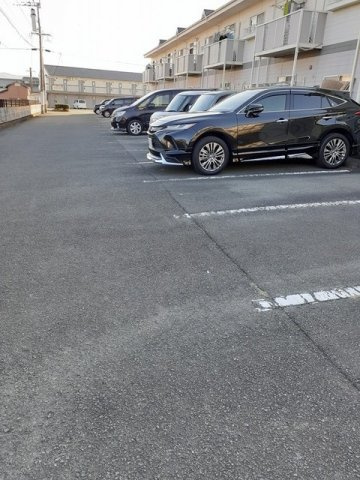 ハイツウイステリア（Ａ）の駐車場|駐車場に車を止められます