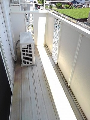 ハイツウイステリア（Ａ）のバルコニー|暖かな日差しのふりそそぐバルコニー