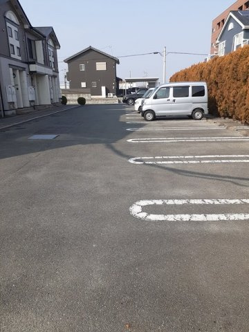 カーサ・ソレイユ五番館の駐車場|カースペースがあります