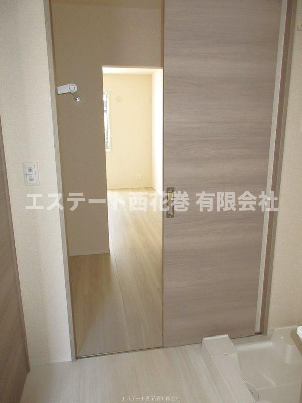 SKY　BLUE本館Aの収納|洗面所からウォークインクローゼットを抜けて洋室に入れます！