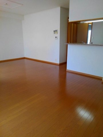 マ－ベラス新知台　Ｂ棟の居間・リビング