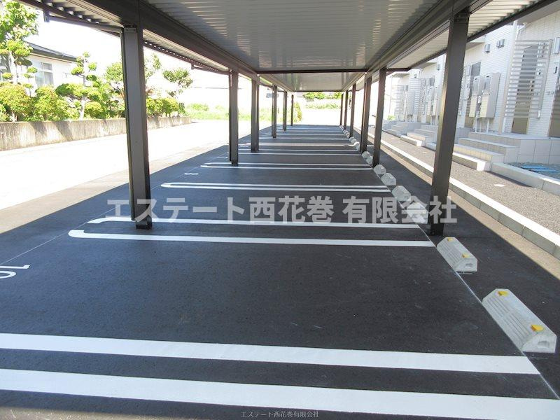 SKY　BLUE本館Aの駐車場|屋根付きです