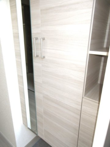 SKY　BLUE本館Aの玄関