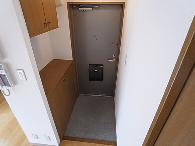 神戸市兵庫区門口町の賃貸マンションの玄関|シューズボックス付き玄関