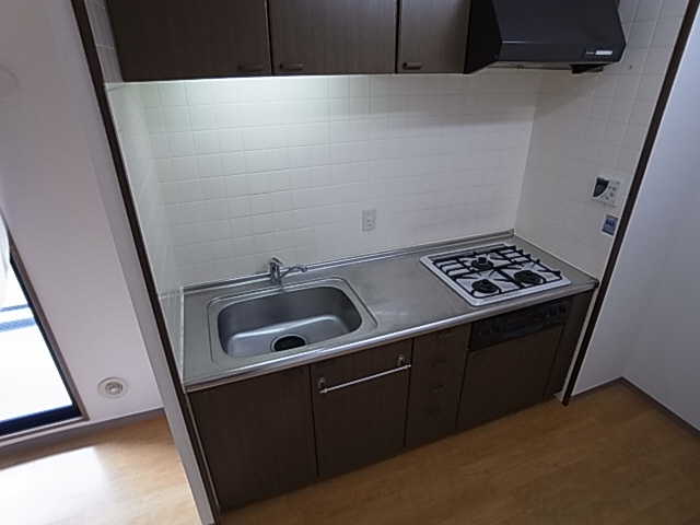 神戸市兵庫区門口町の賃貸マンションのキッチン|システムキッチン（ガス３口）