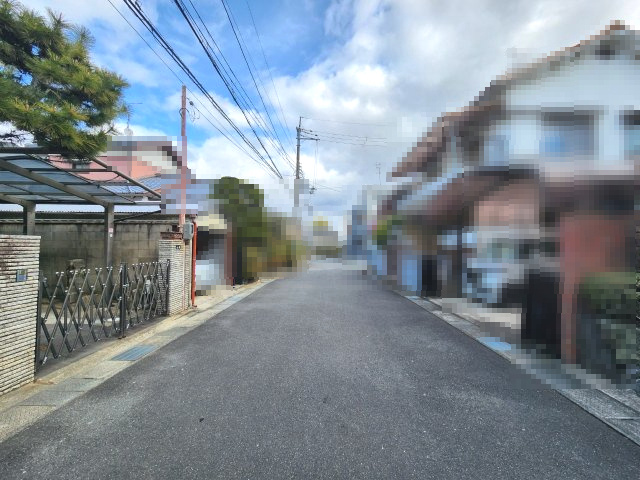 【成約済】長岡京市今里5丁目の前面道路含む現地写真|前道：幅員約6.2ｍで広々としております！
駐車もしやすいです（^^）