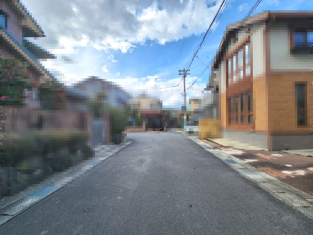 【成約済】長岡京市今里5丁目の前面道路含む現地写真|閑静な住宅地です。
スーパー、コンビニ、病院、銀行などが近隣にあり、生活環境が整っております！